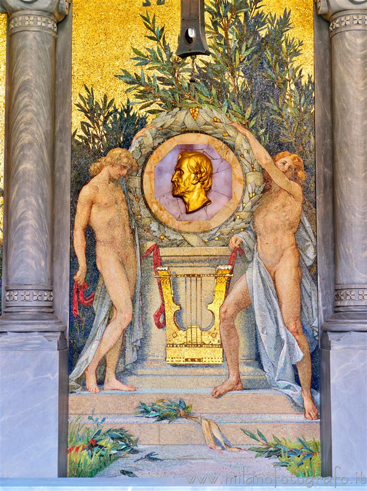 Milano - Dettaglio dell'interno della della cripta di Casa Verdi